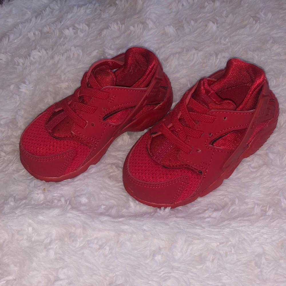 Red Nike Huarache